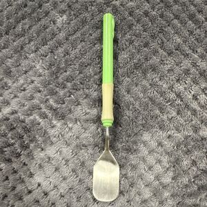 Metal Scoop with Green & White Plastic Handle, Silver Scoop, 1-Pack